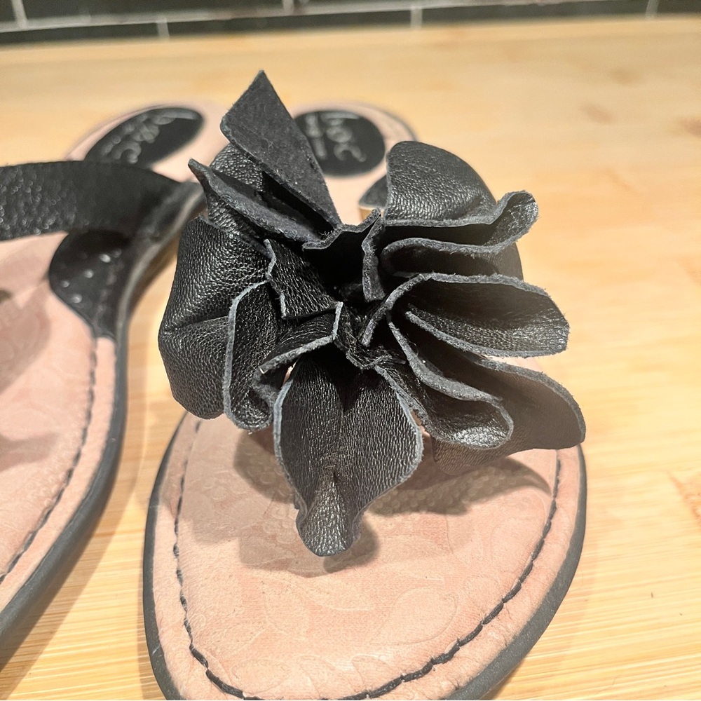 Born Concept Sz 8.5 Padded Black Tan Leather Strap Flower Sandals Slip Ons - Picture 4 of 12